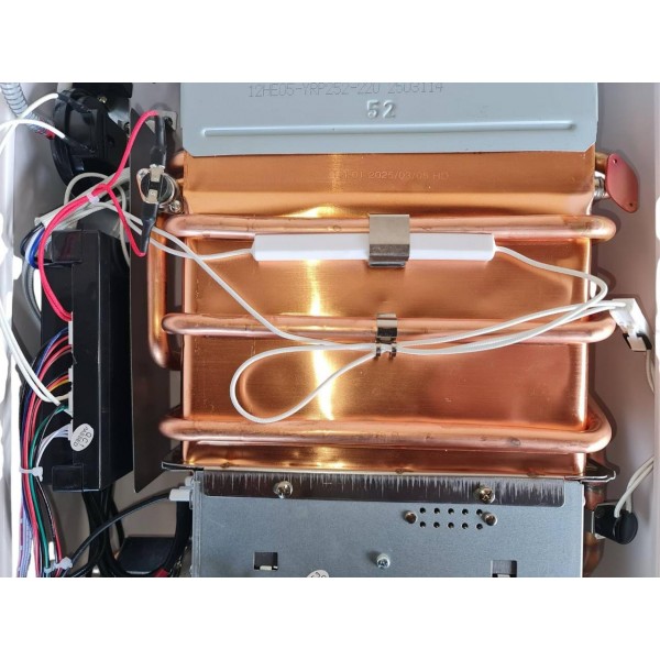 Газовая турбированная колонка Rocterm ВПГ 12 BF (труба в комплекте) OXI FREE